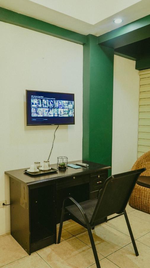 2428 Suites Urdaneta ภายนอก รูปภาพ