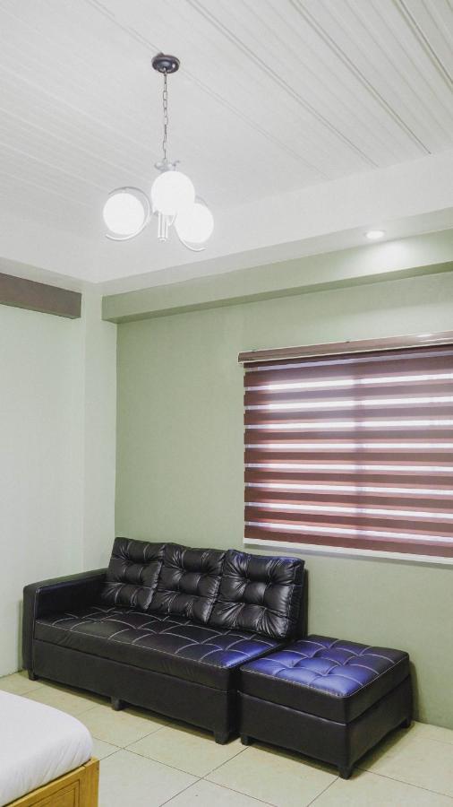 2428 Suites Urdaneta ภายนอก รูปภาพ