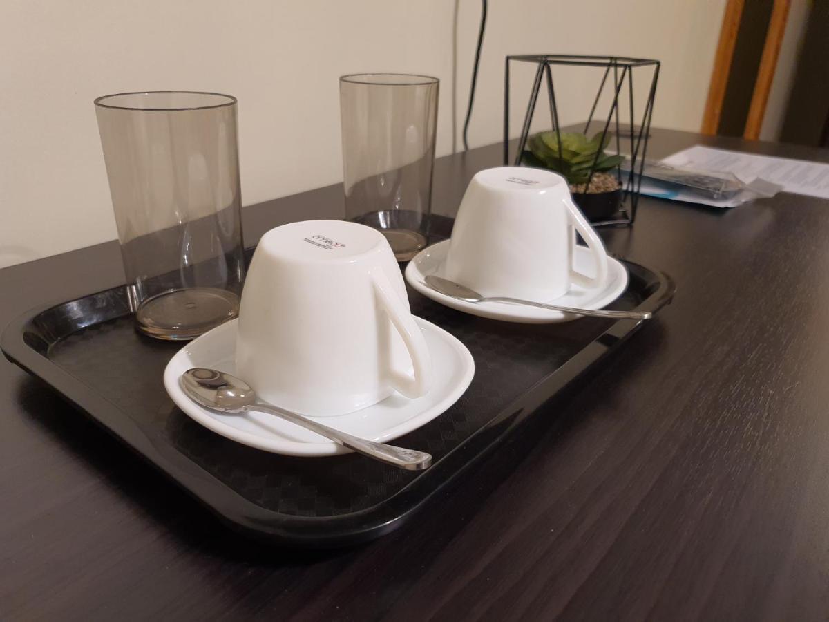 2428 Suites Urdaneta ภายนอก รูปภาพ
