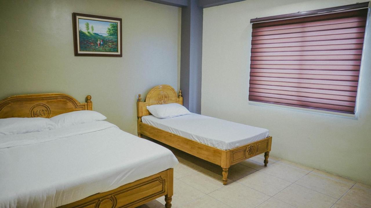 2428 Suites Urdaneta ภายนอก รูปภาพ