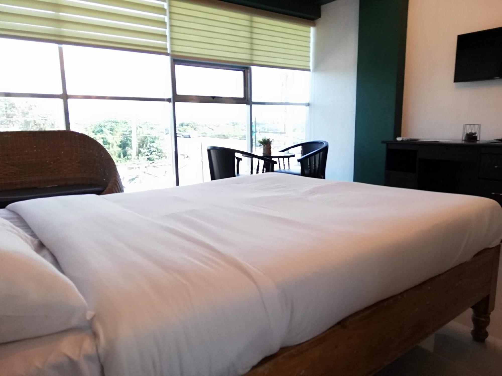 2428 Suites Urdaneta ห้อง รูปภาพ